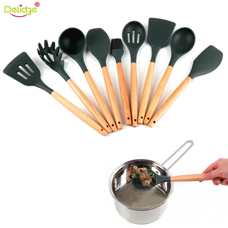 Delidge 1 pc 9 Styles Wood Handle Kitchen Cooking Spatula Food Grade Silicone Brush Scraper Salad Spoon Kitchen Utensils