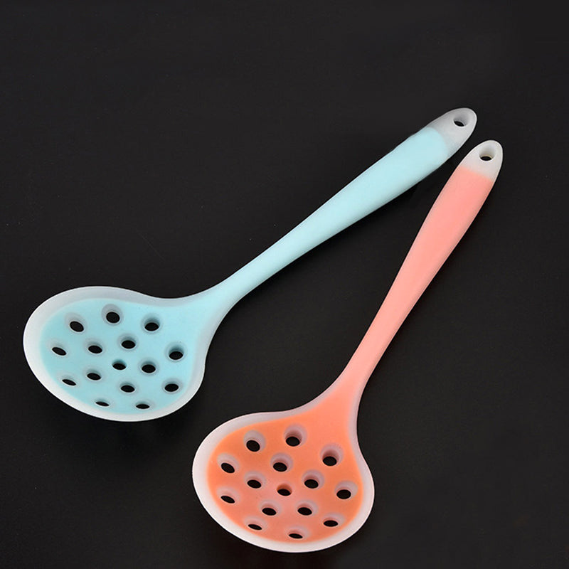 Xingcheng One-piece Food Grade Silicone Spoon Strainer Colander Sweet Color Long Handle  Skimmer For hot pot Kitchen Accessory